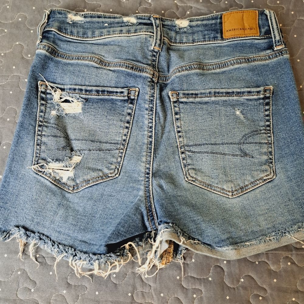 American Eagle Hi Rise shortie distressed jean shorts size 4 - Picture 5 of 5